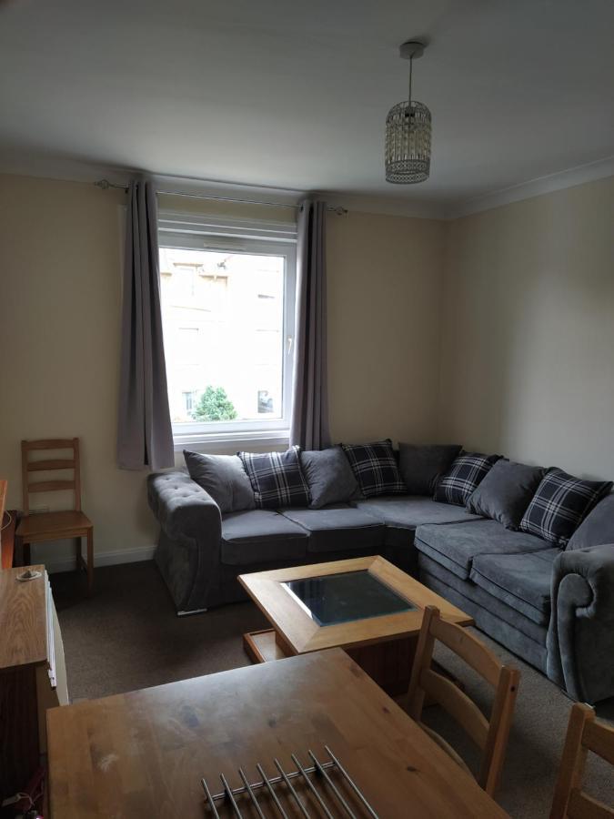 Self Catering 2 Bedroom Flat, Frequent Buses, 1-Minute Walk To Bus Stop, 20 Minutes To City Center 에든버러 외부 사진