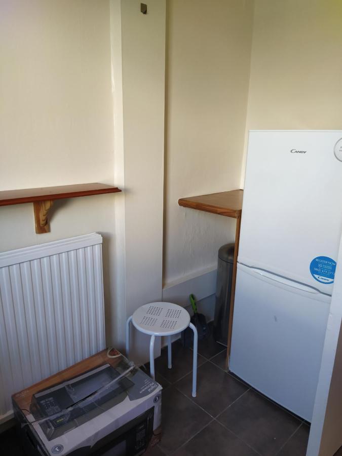 Self Catering 2 Bedroom Flat, Frequent Buses, 1-Minute Walk To Bus Stop, 20 Minutes To City Center 에든버러 외부 사진
